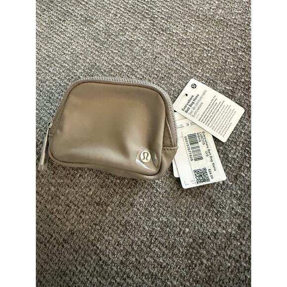 NWT Lululemon Everywhere Belt Bag Nano- Warm Ash Grey - Picture 1 of 6